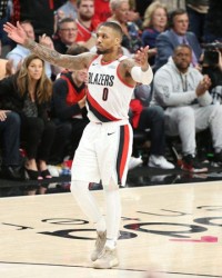  利拉德超远三分压哨绝杀，开拓者惊险战胜独行侠