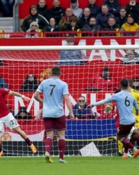  道格拉斯·路易斯远射破门维拉主场力克曼联展黑马本色