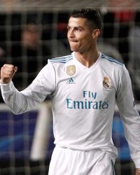  福登助攻帽子戏法曼城大胜卢顿继续领跑积分榜