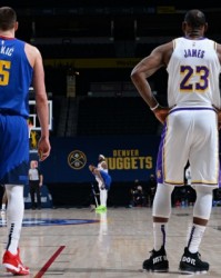  约基奇蝉联常规赛MVP创中锋历史纪录  