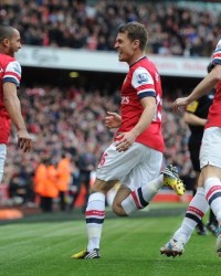  鲍恩双响炮西汉姆联主场力擒水晶宫逃离降级区