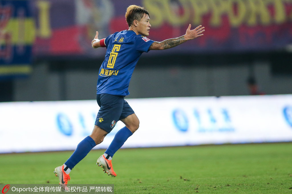  摩纳哥青春风暴来袭，小将梅开二度助球队登顶