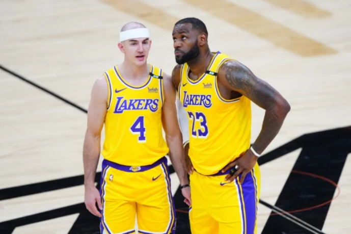  浓眉哥伤退湖人不敌掘金遭遇赛季第廿败