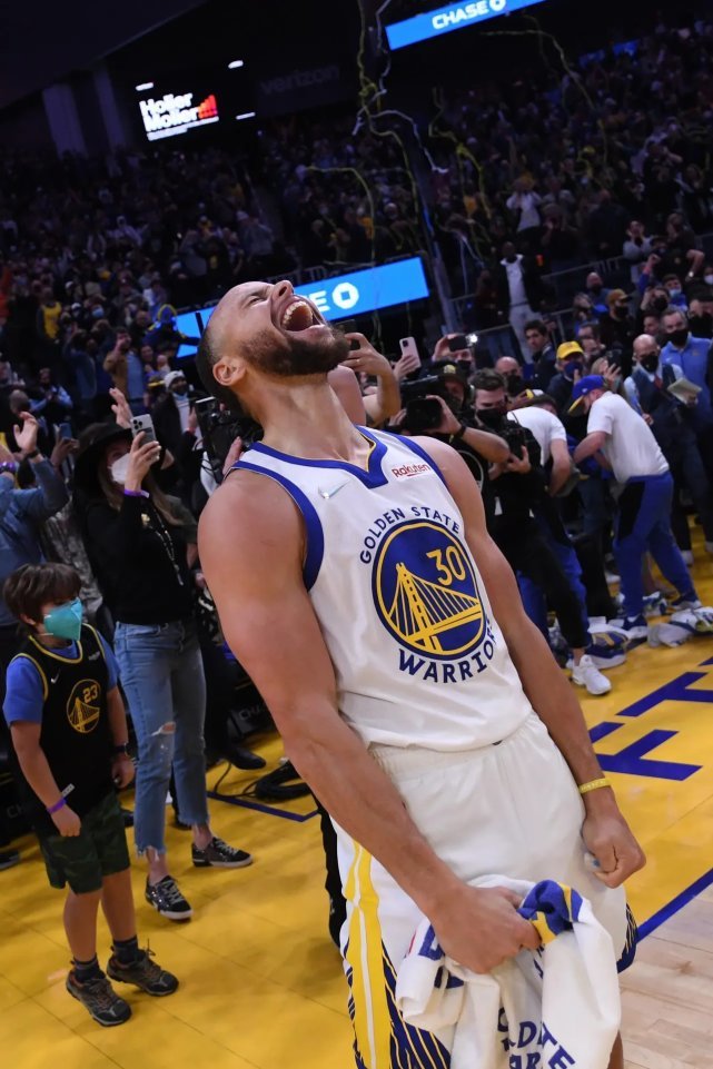  库里单场命中9记三分，勇士大胜开拓者显威力  