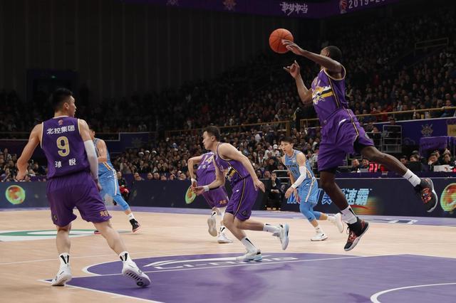  美因茨攻防失衡暴露短板，惨败后陷入降级危机  